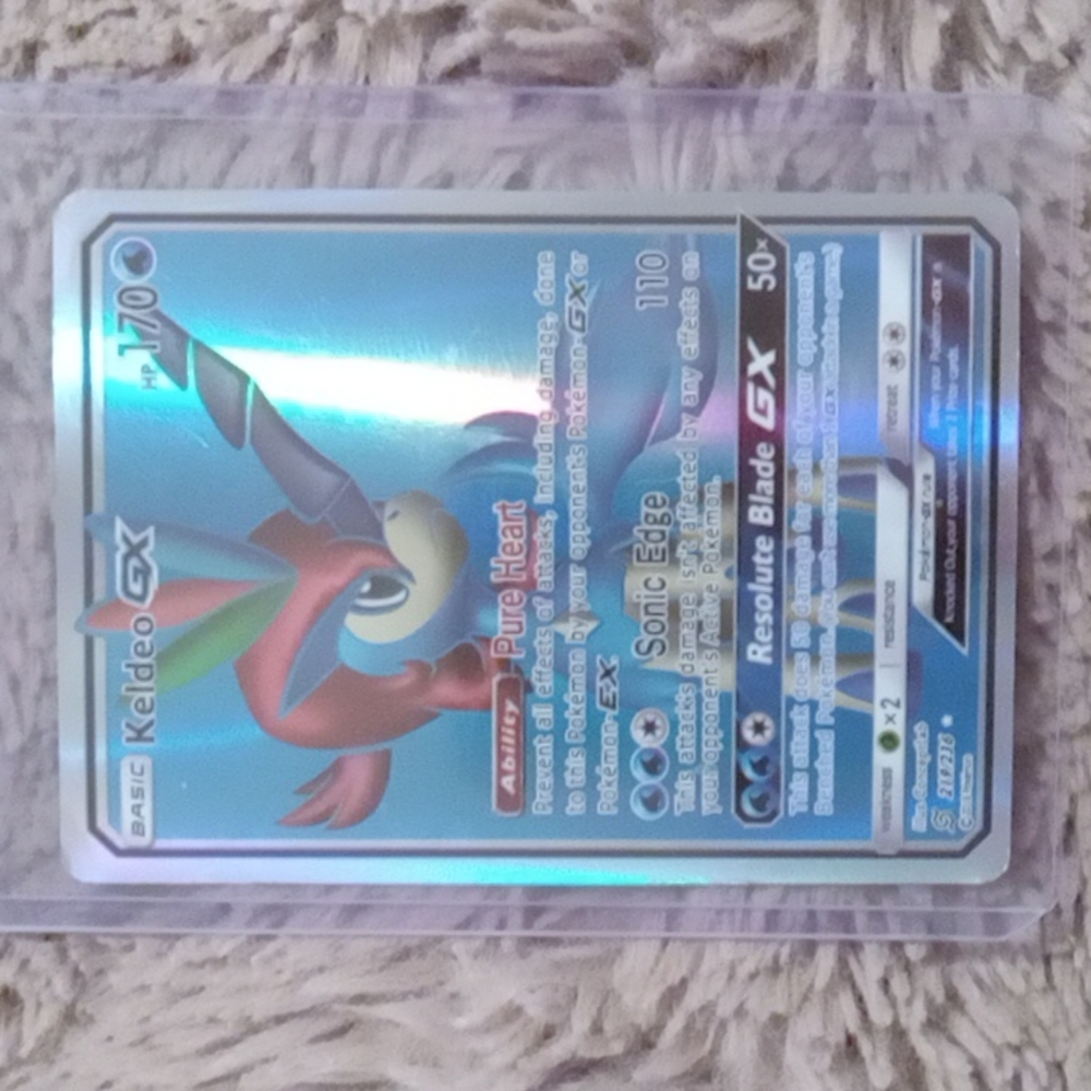 Keldeo GX holographic 219/236 near mint